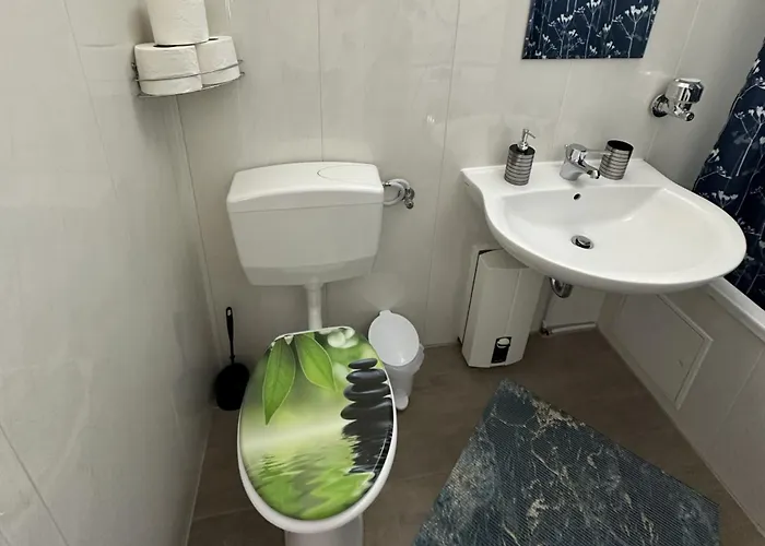 Modernes Mit Balkon 马尔